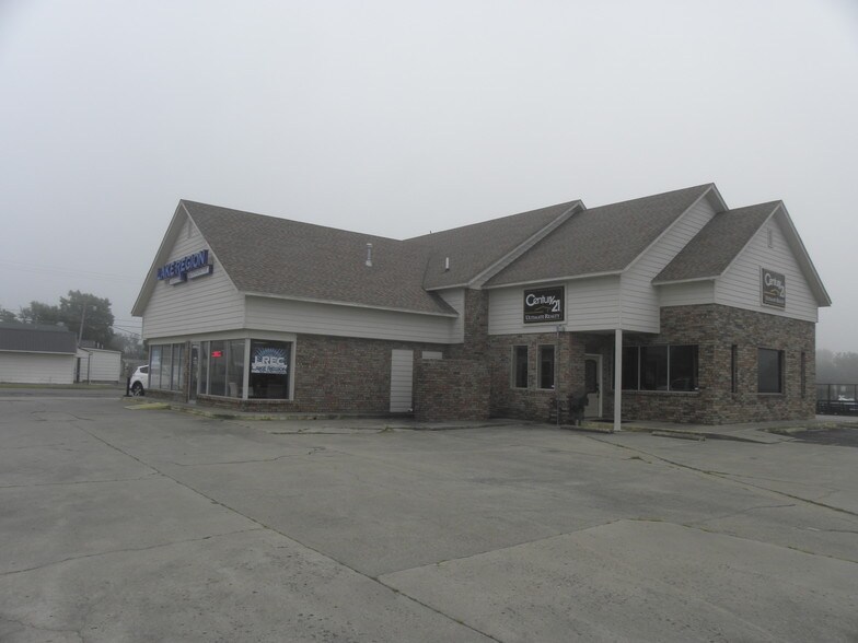 Primary Photo Of 1209 W Cherokee St, Wagoner Medical For Sale