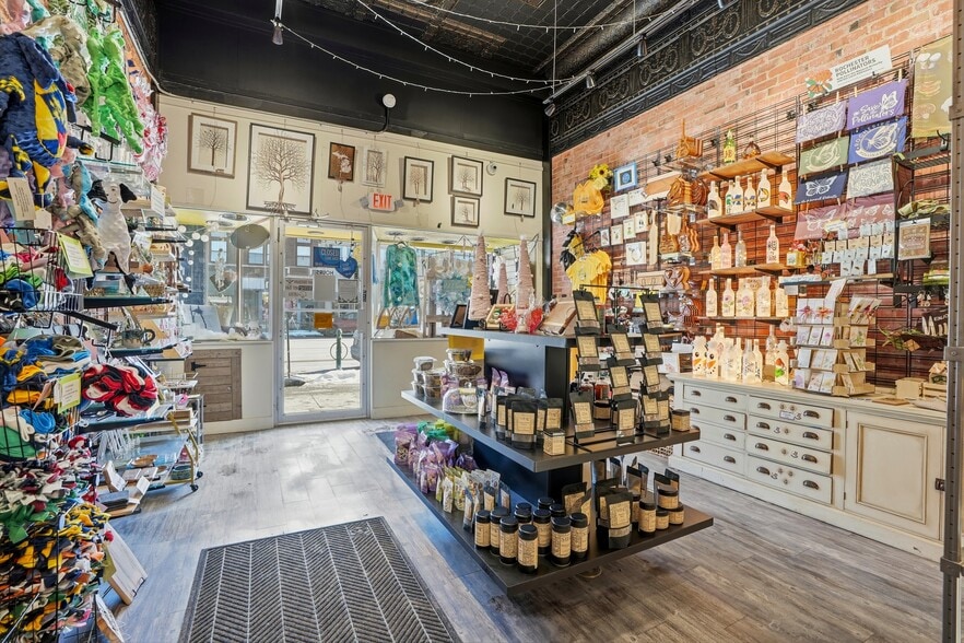 More Photos Of 409 S Main St, Rochester Storefront For Sale