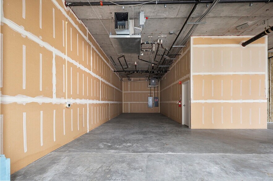 More Photos Of 610 S Lowell St, Portland Storefront Retail Office For Lease