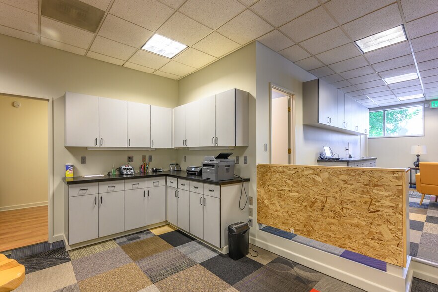 More Photos Of 2014 SE 9th Ave, Portland Warehouse For Sale