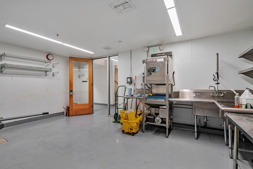 More Photos Of 1320-1326 9th St, Berkeley Warehouse For Sale