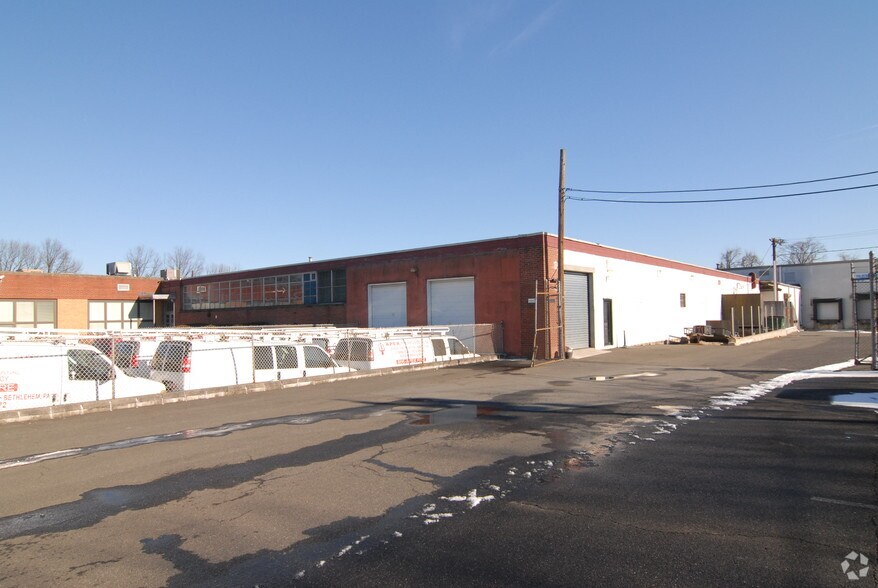 More Photos Of 35 Monhegan St, Clifton Warehouse For Lease