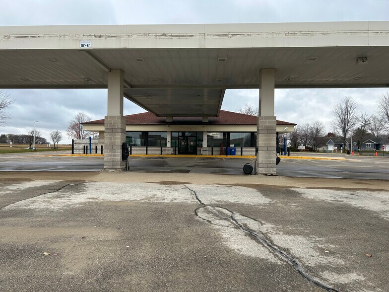 More Photos Of 2400 Roby Rd, Stoughton Service Station For Sale