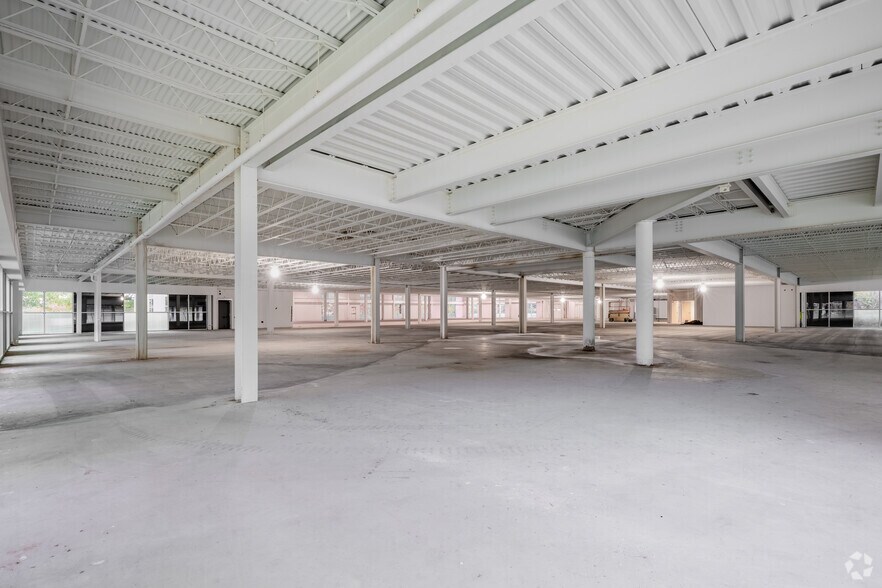 More Photos Of 173 Industry Dr, Pittsburgh Showroom For Lease
