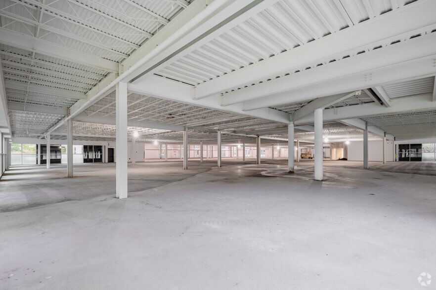 More Photos Of 173 Industry Dr, Pittsburgh Showroom For Lease