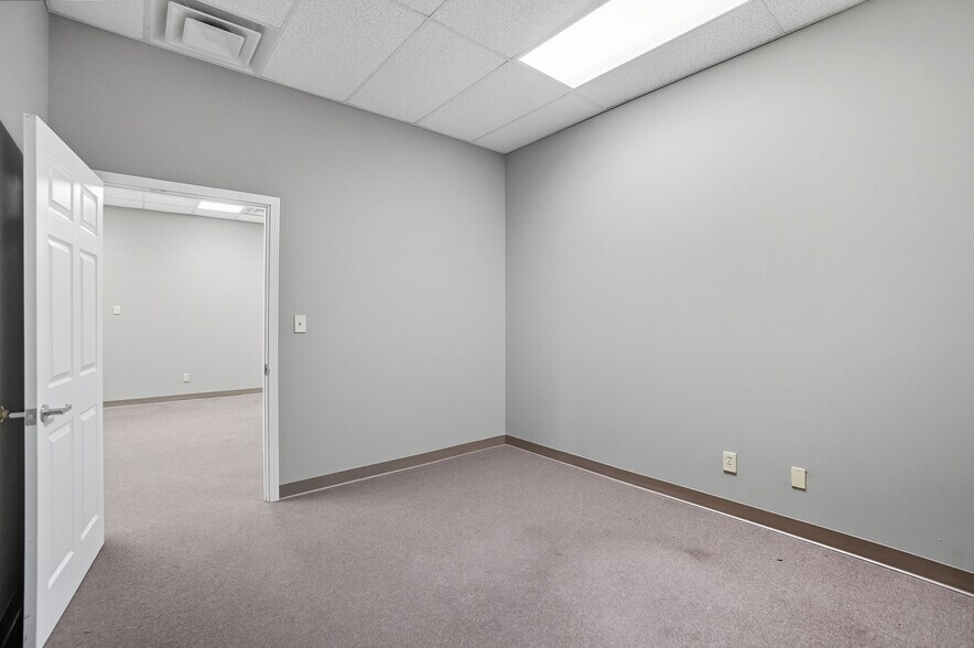 More Photos Of 1104-1124 Kemper Meadow Dr, Forest Park Storefront For Lease