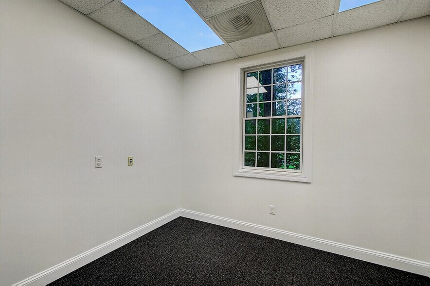 More Photos Of 1930 Charlie Hall Blvd, Charleston Medical For Lease