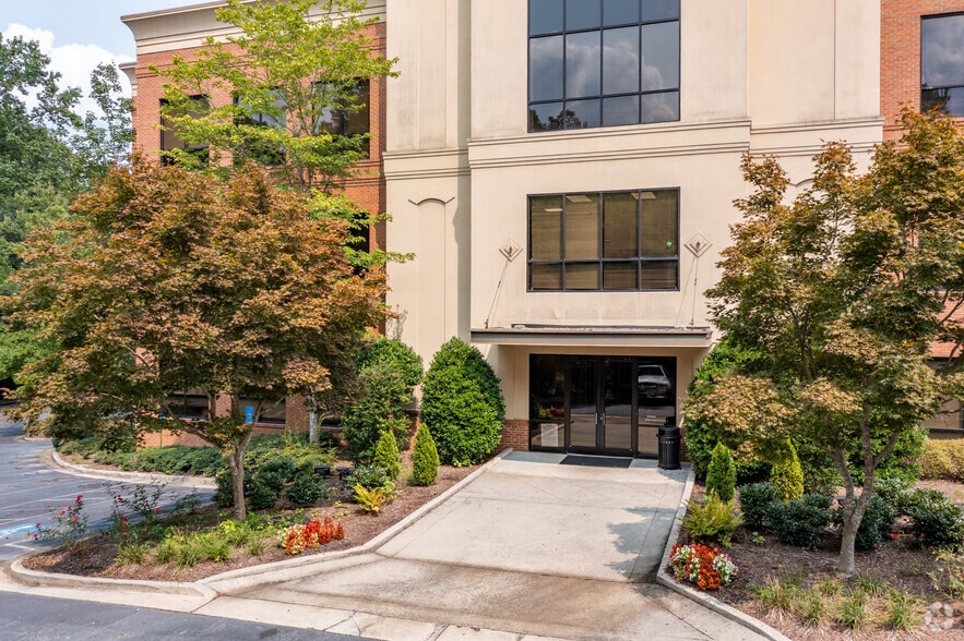 More Photos Of 3915 Cascade Rd, Atlanta Medical For Lease