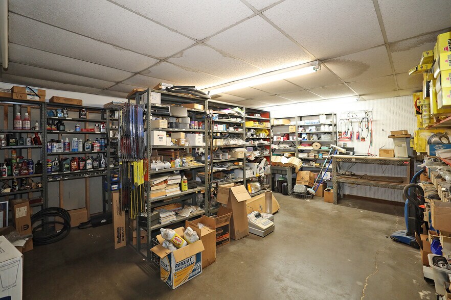 More Photos Of 1841 S Bolton St, Amarillo Auto Repair For Sale