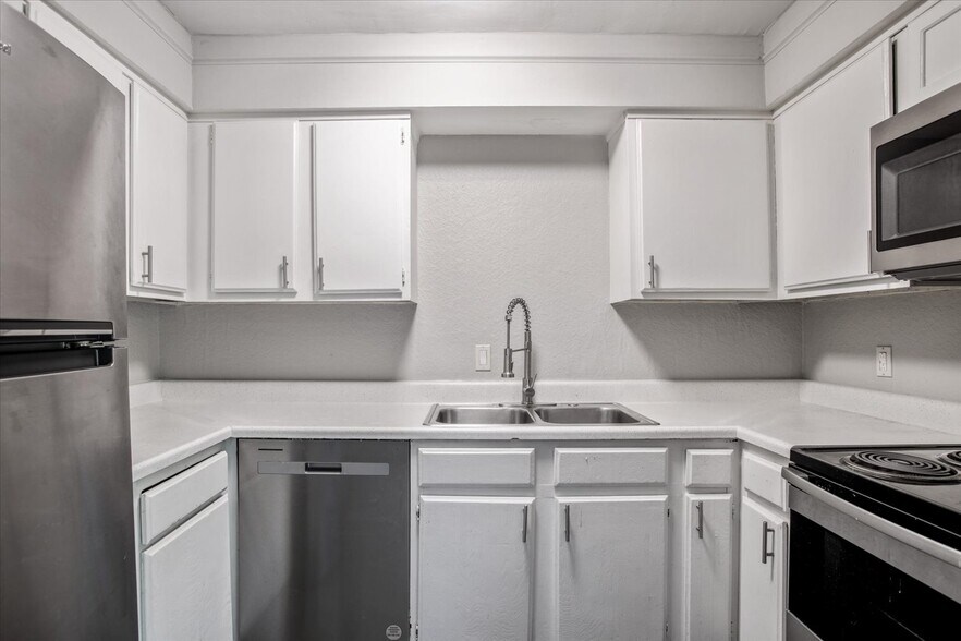 More Photos Of 126 Walton Ferry Rd, Hendersonville Apartments For Sale
