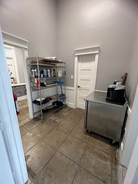 More Photos Of 11 E Texas Ave, Baytown General Retail For Sale