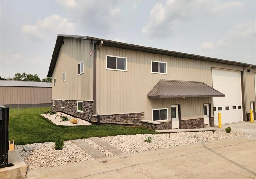 More Photos Of 9663 230th Ave, Anamosa Warehouse For Lease