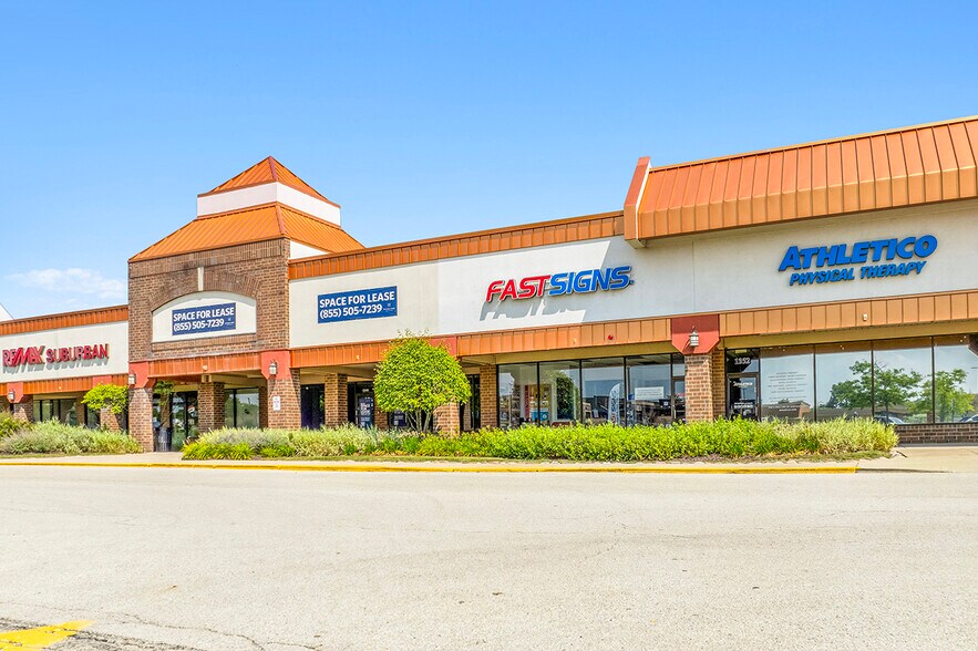 More Photos Of 1300-1440 S Milwaukee Ave, Libertyville Unknown For Lease