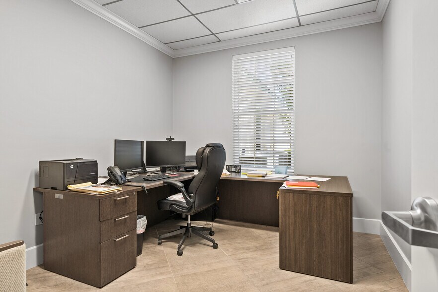 More Photos Of 2651 20th St, Vero Beach Medical For Sale