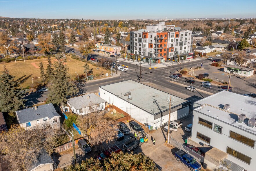 More Photos Of 1507 20 Av NW, Calgary Freestanding For Sale