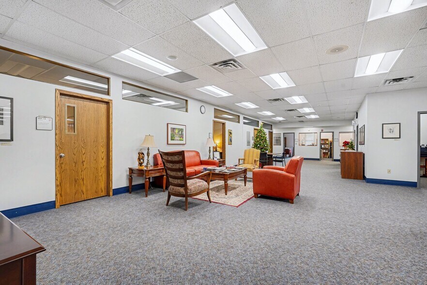 More Photos Of 2450 Park Ave, Minneapolis Office For Sale