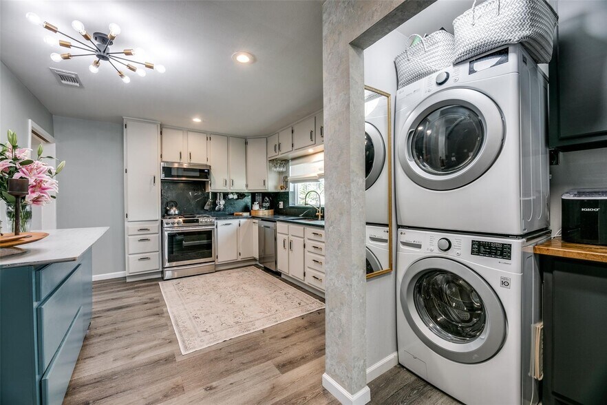 More Photos Of 407 E Broad St, Forney Office Residential For Sale