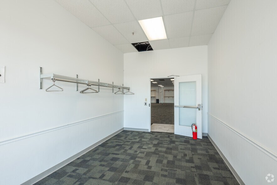 More Photos Of 310 Wylie Dr, Normal Unknown For Lease