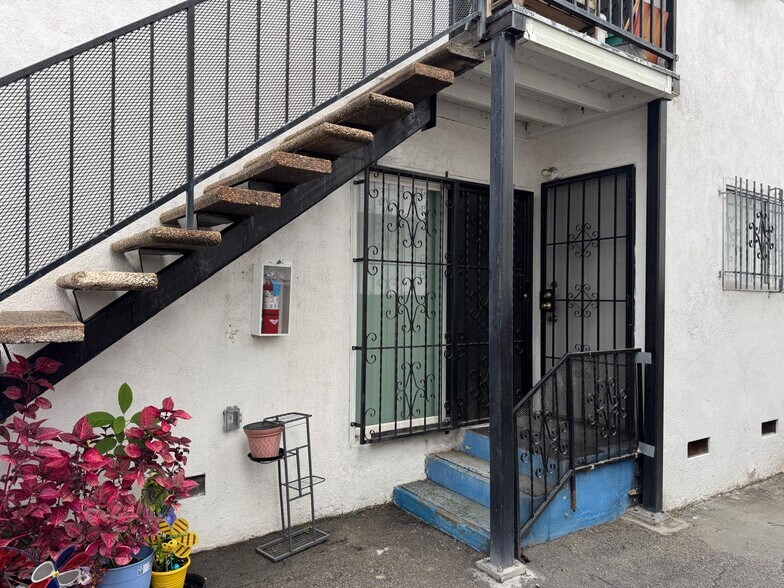 More Photos Of 2629 S Garth Ave, Los Angeles Multifamily For Sale