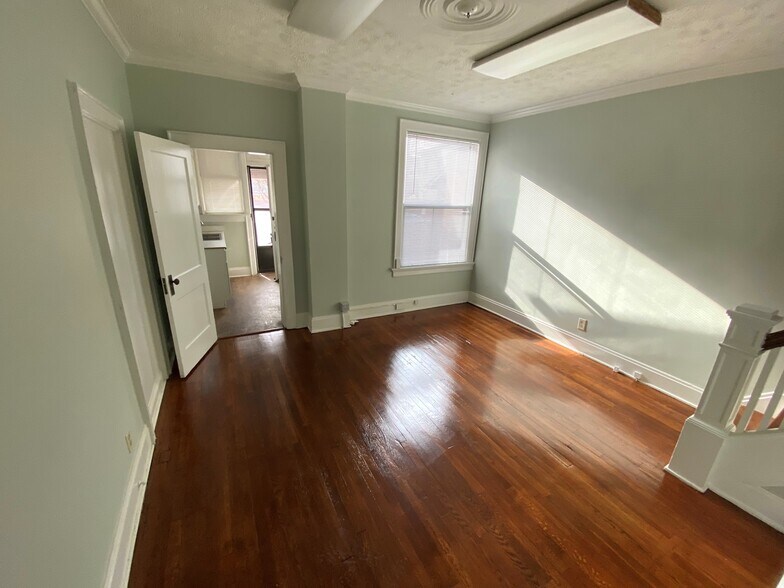 More Photos Of 19 E Kossuth St, Columbus Office Residential For Sale