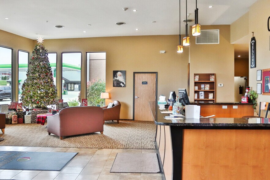 More Photos Of 4222 S 22nd Ave E, Newton Hotel For Sale