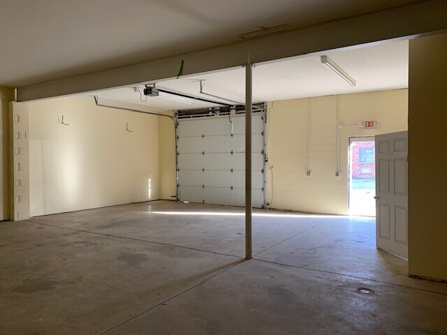 More Photos Of 327 6th Ave, Wilmington Light Distribution For Lease