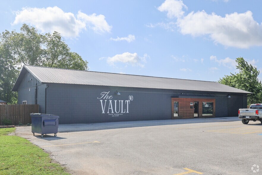 Primary Photo Of 1007 N 2nd St, Rogers Coworking Space