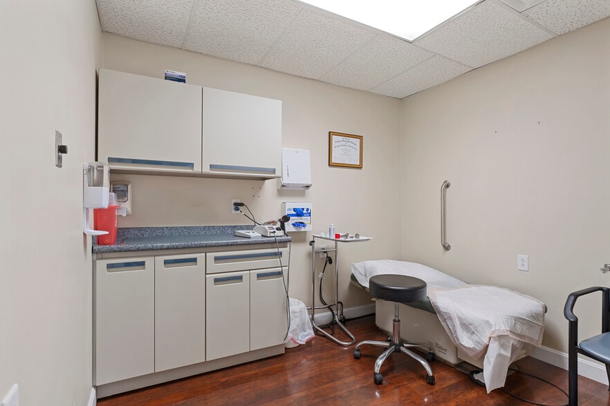 More Photos Of 13 Railroad Sq, Waterville Medical For Sale