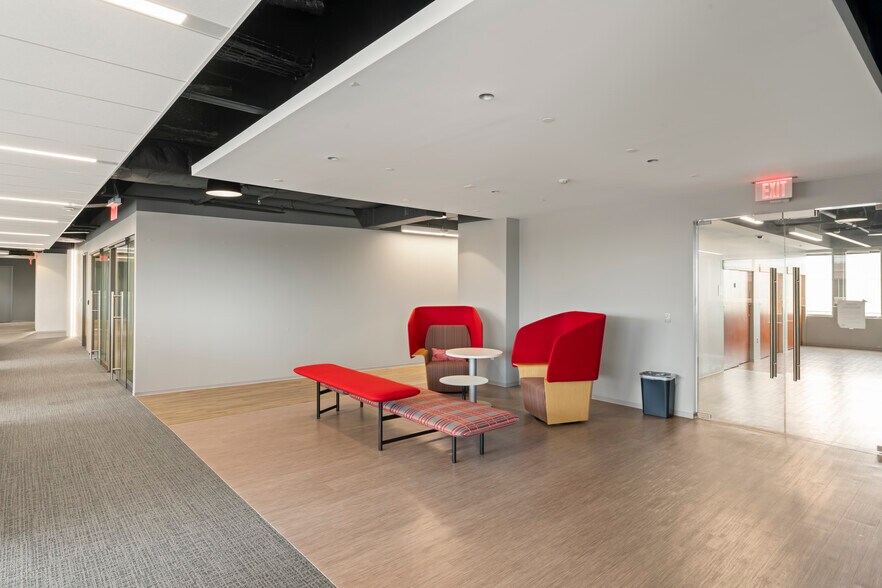 More Photos Of 1602 Village Market Blvd SE, Leesburg Office For Lease