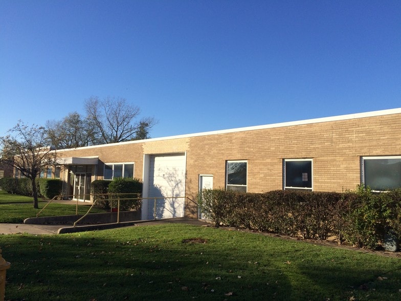 More Photos Of 12 W Interstate Rd, Addison Warehouse For Sale