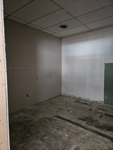 More Photos Of 18 4th St N, Great Falls Storefront For Sale