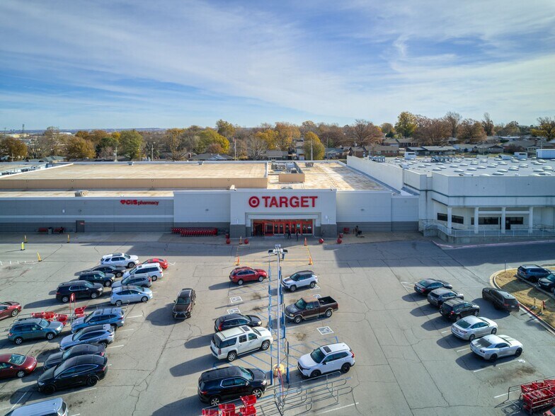 More Photos Of 5103 E 21st St, Tulsa General Retail For Lease