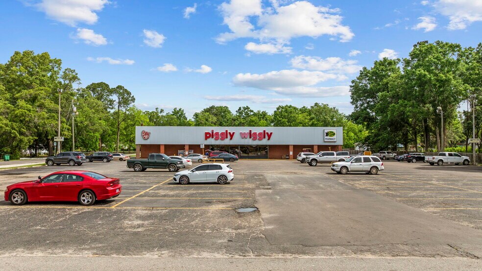 More Photos Of 15 W Ashland St, Andrews Supermarket For Sale