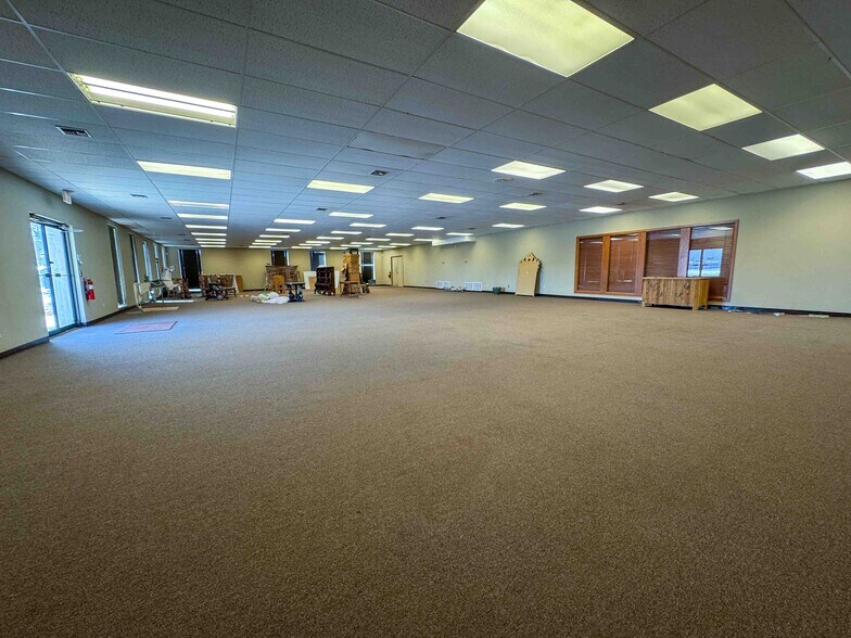 More Photos Of 3709 W Reno Ave, Oklahoma City Showroom For Lease