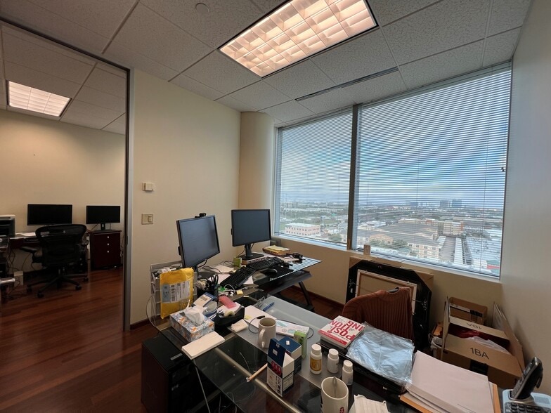 More Photos Of 9999 Bellaire Blvd, Houston Medical For Lease