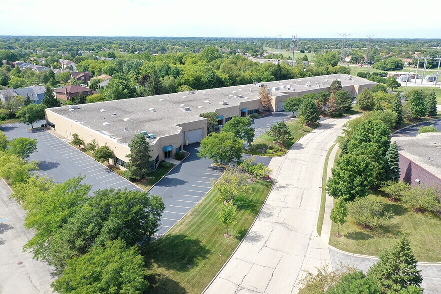 Primary Photo Of 1001-1015 Commerce Ct, Buffalo Grove Warehouse For Lease