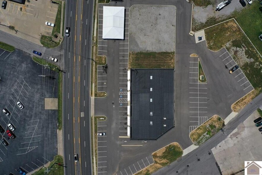 More Photos Of 2911 Lone Oak Rd, Paducah General Retail For Lease