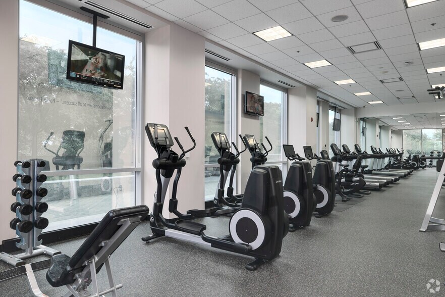 More Photos Of 1861 International Dr, Tysons Office For Lease