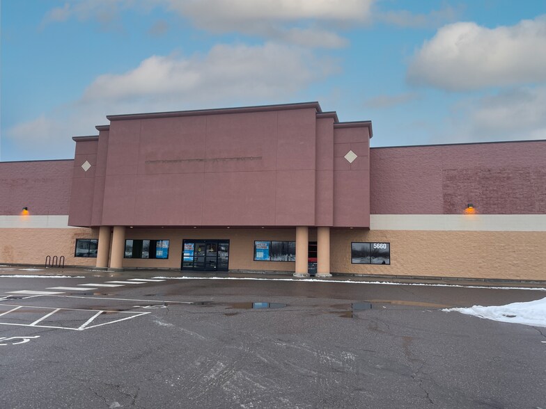 More Photos Of 5660 NE Main St, Fridley Freestanding For Lease