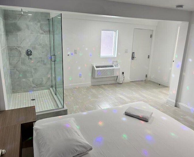 More Photos Of 3842 S Orange Blossom Trl, Orlando Hotel For Sale