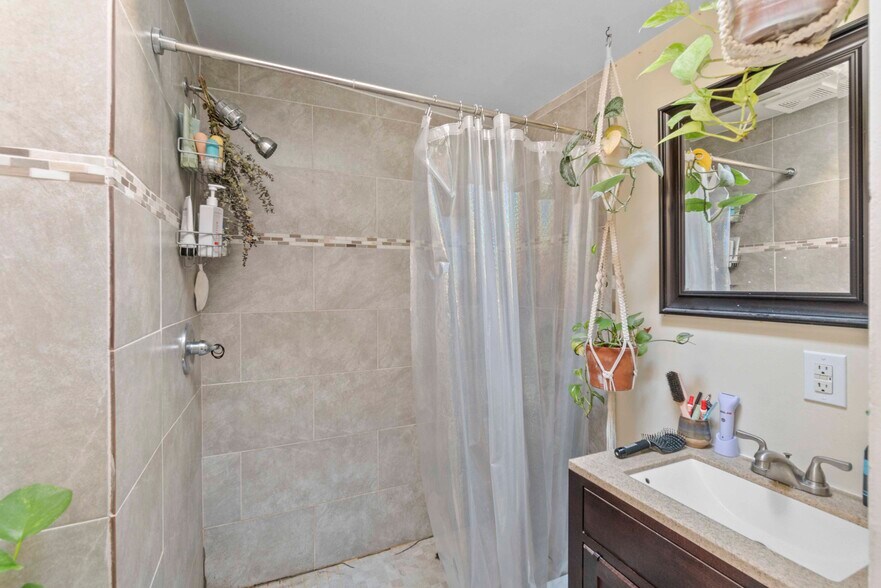 More Photos Of 5009 Roland Ave, Baltimore Multifamily For Sale