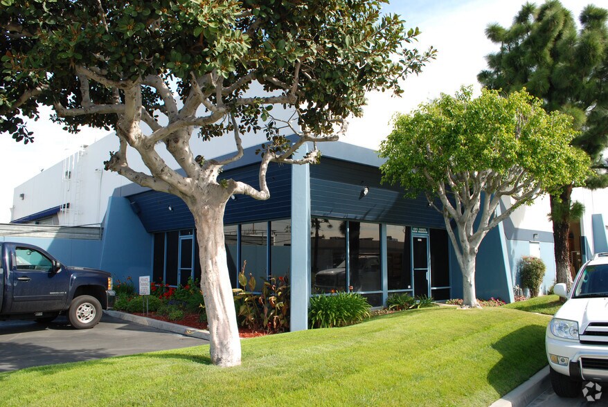 More Photos Of 1241 N La Loma Cir, Anaheim Warehouse For Sale