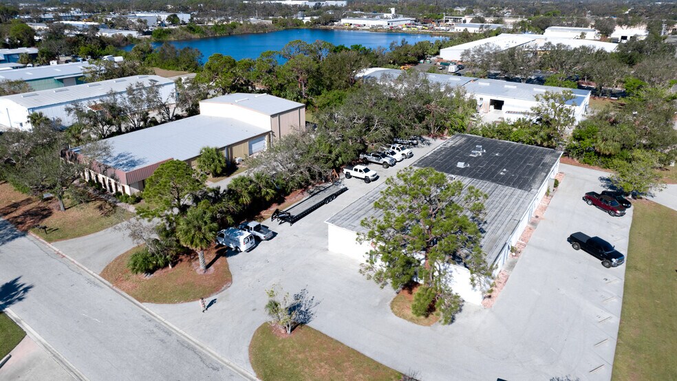 More Photos Of 3003-3015 62nd Ave, Bradenton Showroom For Lease