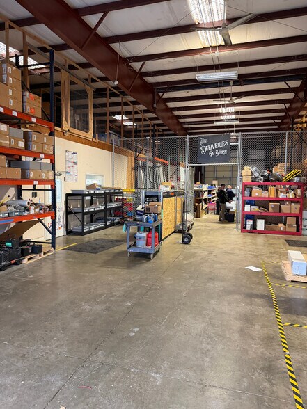 More Photos Of 6603 Royal St, Liberty Service For Lease