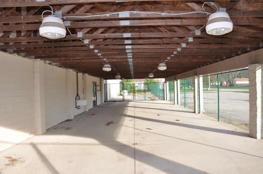 More Photos Of 200 Spitler Park Plz, Mount Zion Storefront Retail Office For Sale