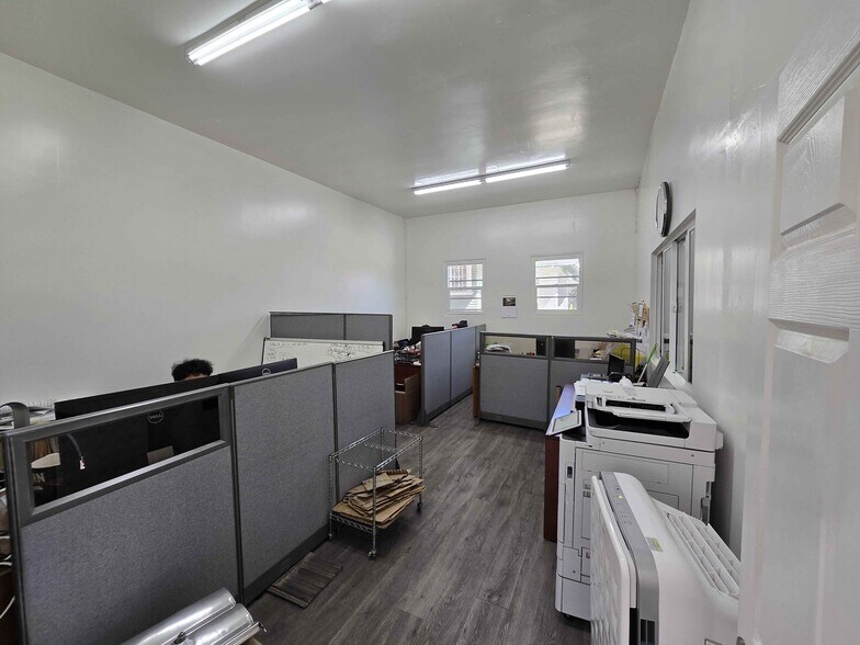 More Photos Of 1451-1453 Malvern Ave, Los Angeles Warehouse For Sale