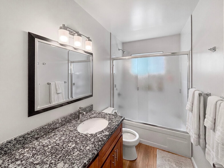 More Photos Of 2536 Grove Way, Castro Valley Apartments For Sale
