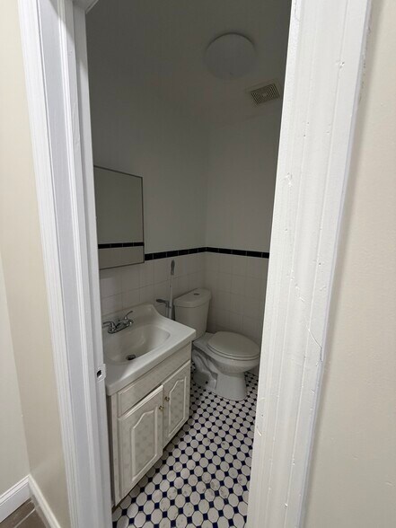 More Photos Of 2179 Steinway St, Astoria Storefront For Lease