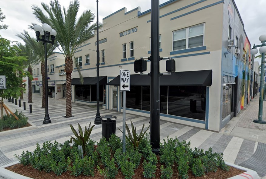 Primary Photo Of 2032-2050 Hollywood Blvd, Hollywood Restaurant For Lease