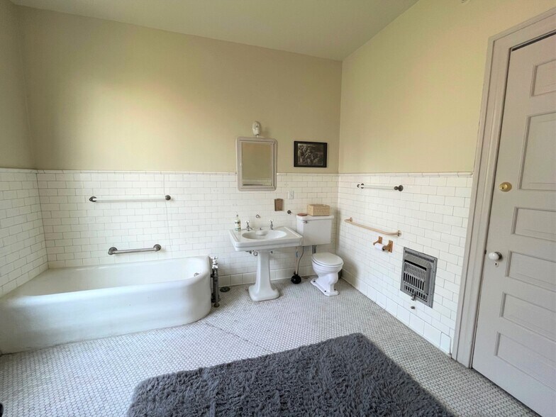 More Photos Of 1435 Market Ave N, Canton Office Residential For Lease